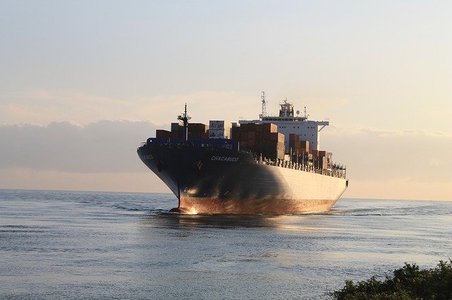 přeprava palet nákladní lodí